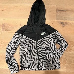 Nike Girls Windrunner - Large